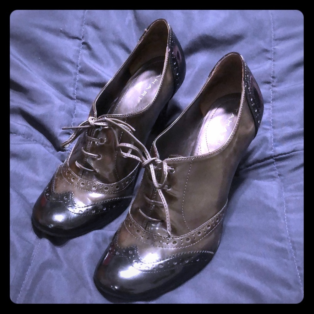 Size 6 Tahari Black and Grey Wing Tip Shoes